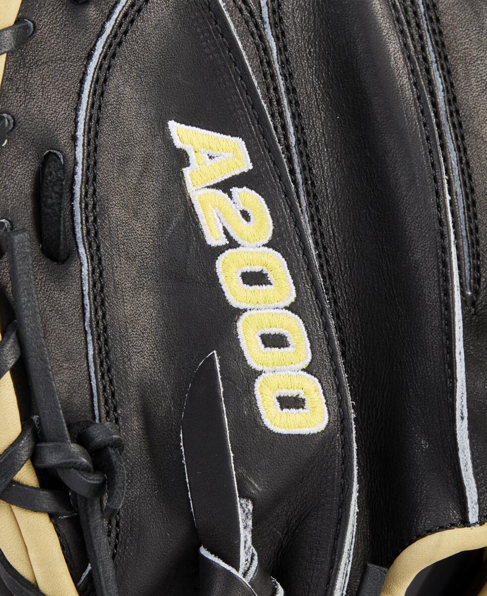 Wilson 2026 A2000 Classic 1734 34" Catcher's Mitt WBW10412834