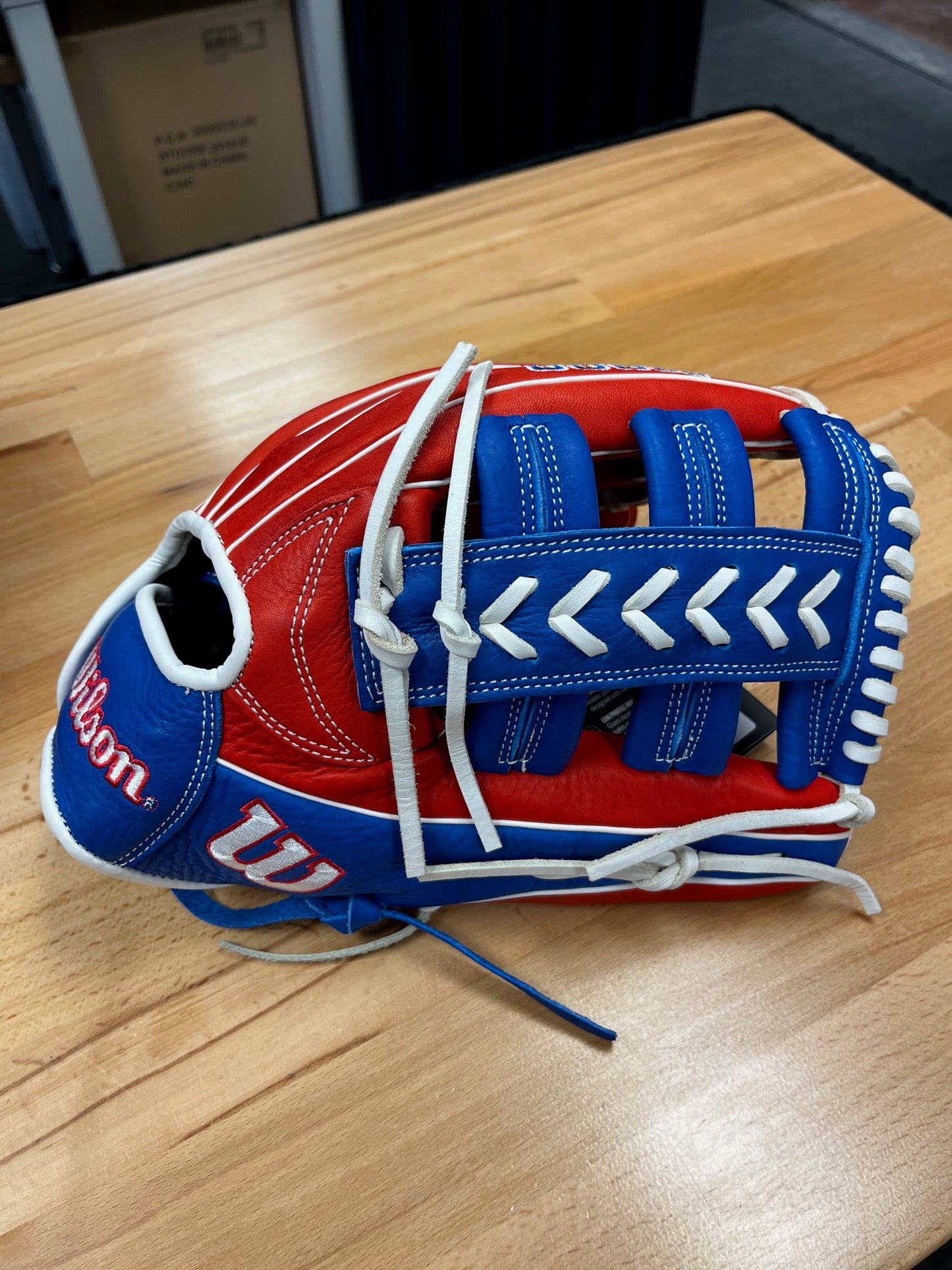 Wilson 2022 A1000 PF1892 RWB 12.25" GLOVE: WBW1008401225