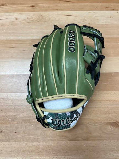 Wilson - 2023 NOVEMBER GOTM A2000 1975 "MILITARY HONOR" 11.75" Baseball Glove: WBW1016901175