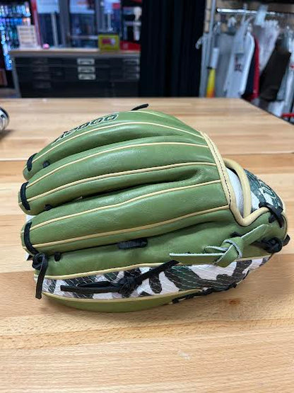 Wilson - 2023 NOVEMBER GOTM A2000 1975 "MILITARY HONOR" 11.75" Baseball Glove: WBW1016901175