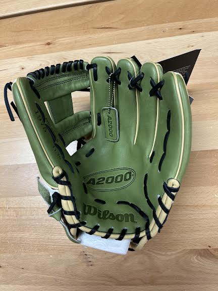 Wilson - 2023 NOVEMBER GOTM A2000 1975 "MILITARY HONOR" 11.75" Baseball Glove: WBW1016901175