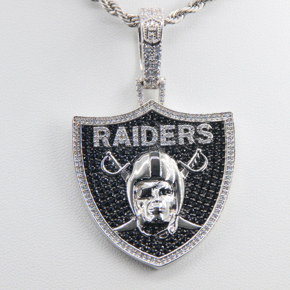 Las Vegas Emblem Pendant Necklace – Perfect Gift for True Las Vegas Fans