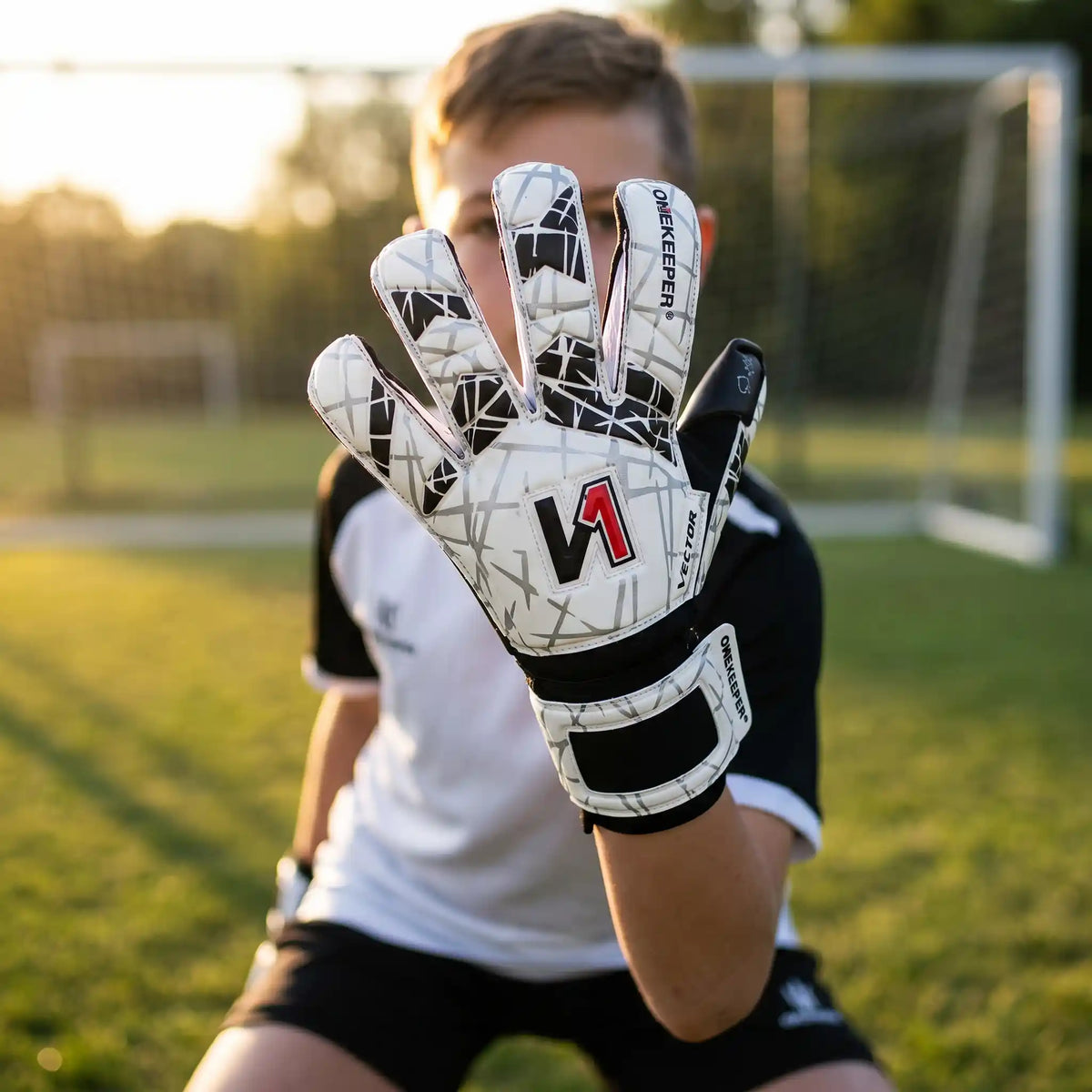 VECTOR Evolution White & Black - No Finger Protection