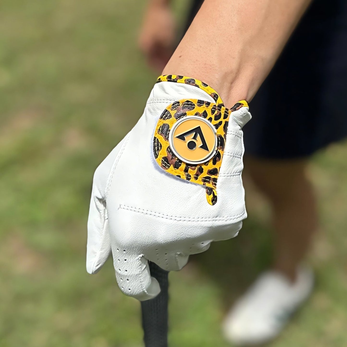 Chelsea Cheetah | Women's White Golf Glove