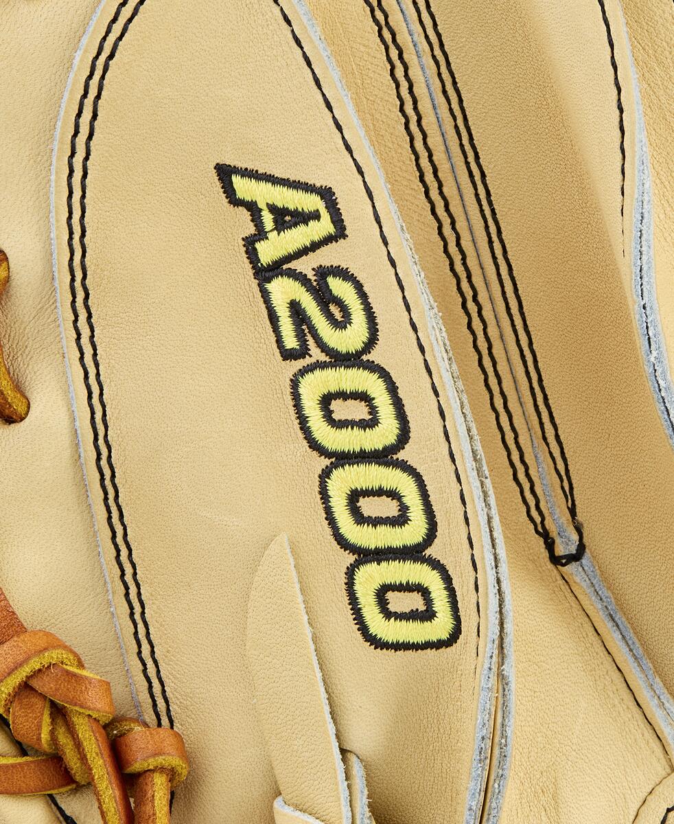 Wilson 2026 A2000 Classic PF33 33.00" Catcher's Mitt WBW10412733