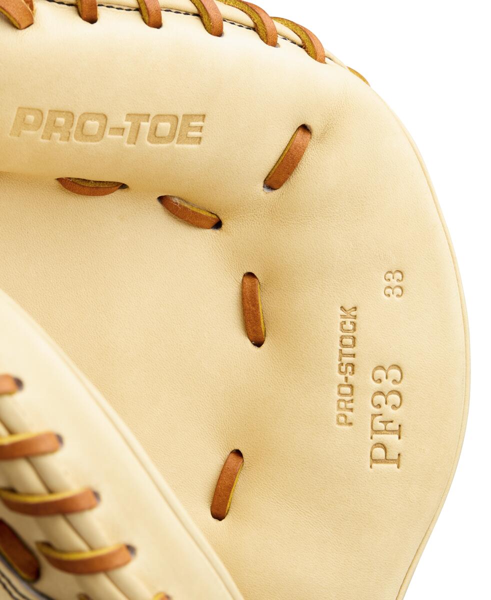 Wilson 2026 A2000 Classic PF33 33.00" Catcher's Mitt WBW10412733