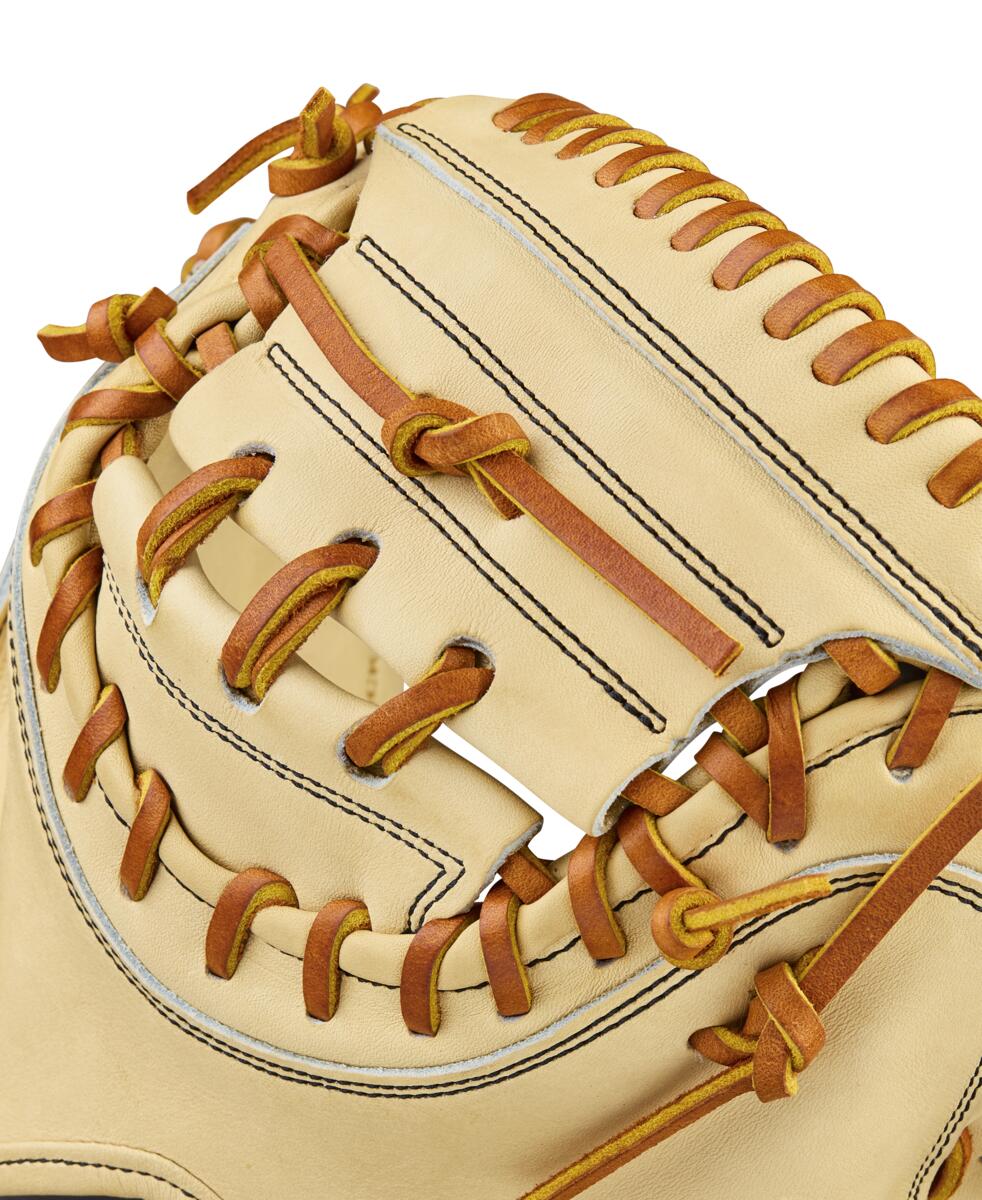 Wilson 2026 A2000 Classic PF33 33.00" Catcher's Mitt WBW10412733