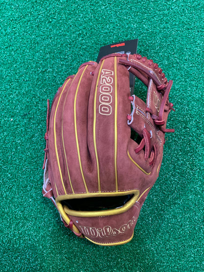 WILSON 2022 NOVEMBER GOTM - 1975 CRIMSON VELVET 11.75 - RHT BASEBALL GLOVE: WBW1012841175