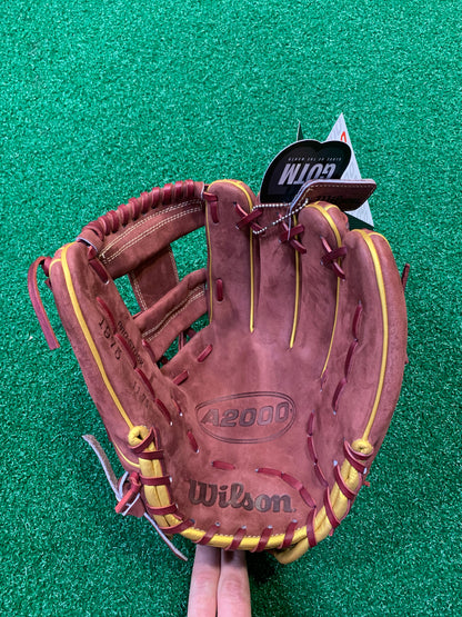 WILSON 2022 NOVEMBER GOTM - 1975 CRIMSON VELVET 11.75 - RHT BASEBALL GLOVE: WBW1012841175