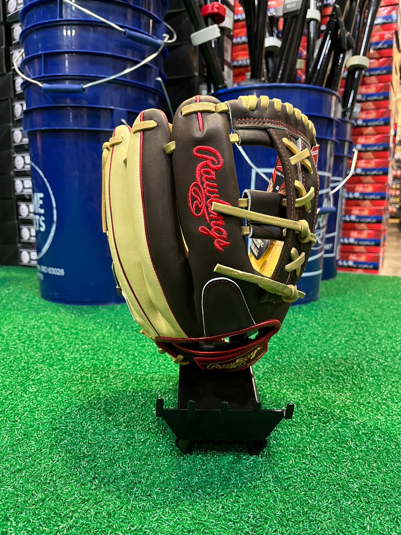 Rawlings Heart of The Hide ColorSync 7.0 11.75 Baseball Glove: PRO205-32CCH